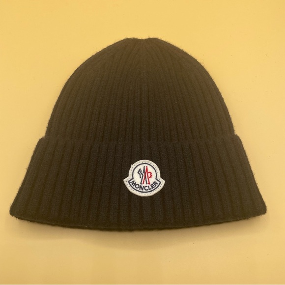 Moncler Black Ribbed Knit Beanie with Iconic Logo - Picture 1 of 3
